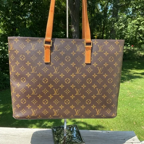 LOUIS VUITTON Luco Monogram Tote Shoulder Bag – EUC ✨ - Picture 1 of 15